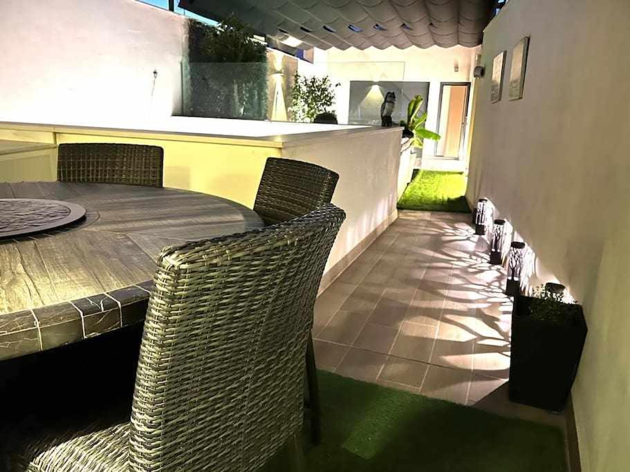 Elegant Duplex 3 Master Bedrooms And Private Sevilla Eksteriør billede