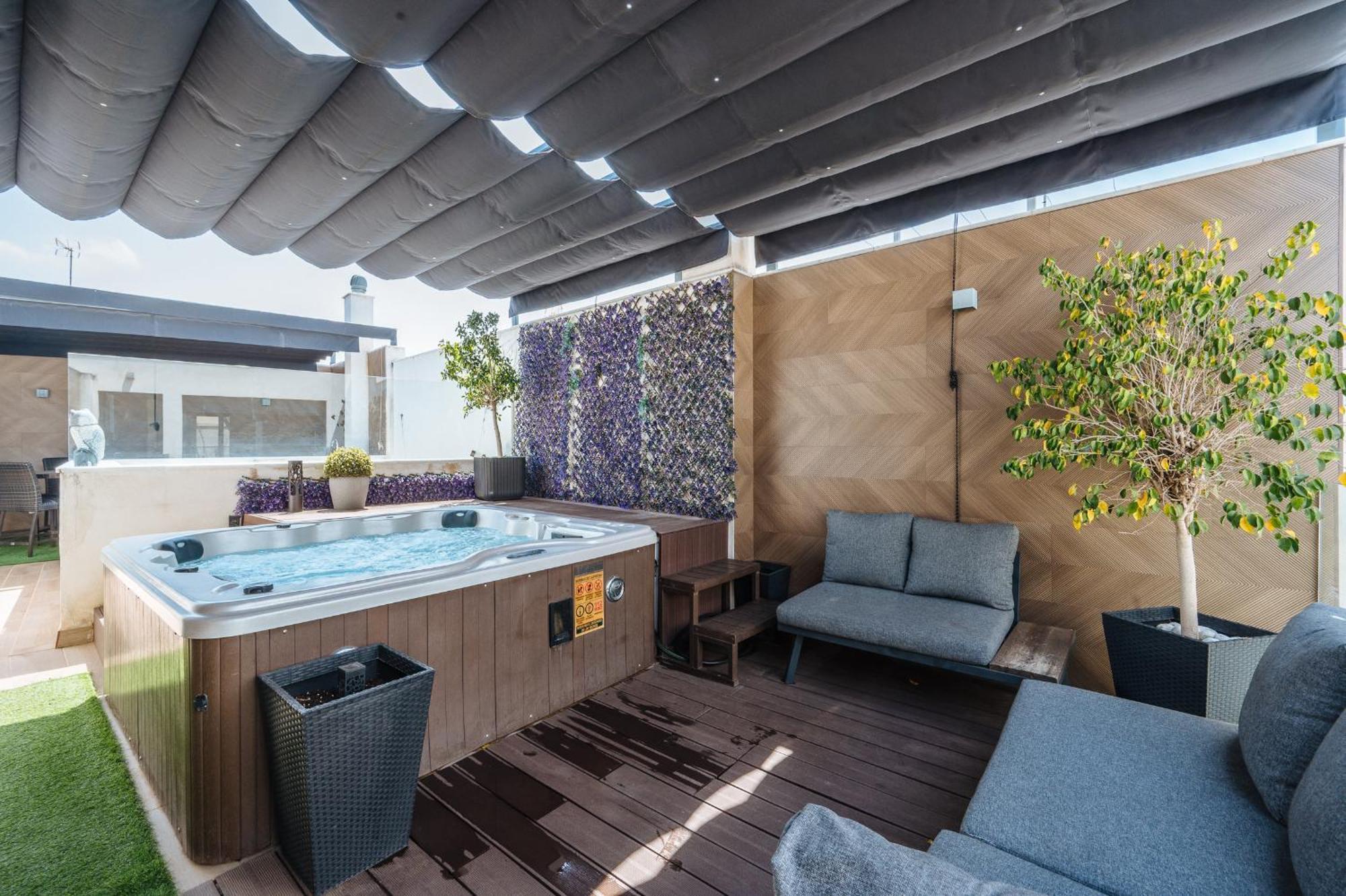 Elegant Duplex 3 Master Bedrooms And Private Sevilla Eksteriør billede
